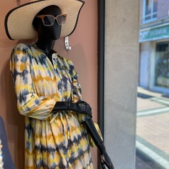 Nouveau dans nos rayons 🌟

Cette robe @lafeemarabouteeofficiel, avec son imprimé tie and dye, manches longues - idéale pour le début de printemps. 

À essayer en boutique dès à présent ❤️

.

.

#multimarques #boutiqueindependante #printemps2024 #hazebrouckmaville