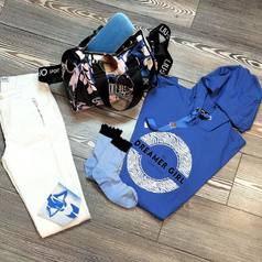 Une touche de bleu en cette belle journée !! Nous vous avons concocté une tenue cool et chic à la fois, avec le top court à capuche de chez #liujo ,le pantalon Frida blanc,et le sac coloré pour transporter les lunettes #numph pour un look👌. Pour personnaliser vos pantalons,la poche customisée @ascarreau sera parfaite 🤩😉. #. #larebelle #tenuedujour #today #boutiqueenligne #boutiqueshopping #boutiqueindependante #mode #pantalon #top #teeshirt #liujo #lunettes #lunettesdesoleil #numph